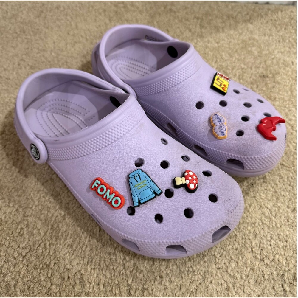 Crocs Classic Clogs Lavender Purple M6 W8 Jibbitz Charms Foam Rubber Shoes